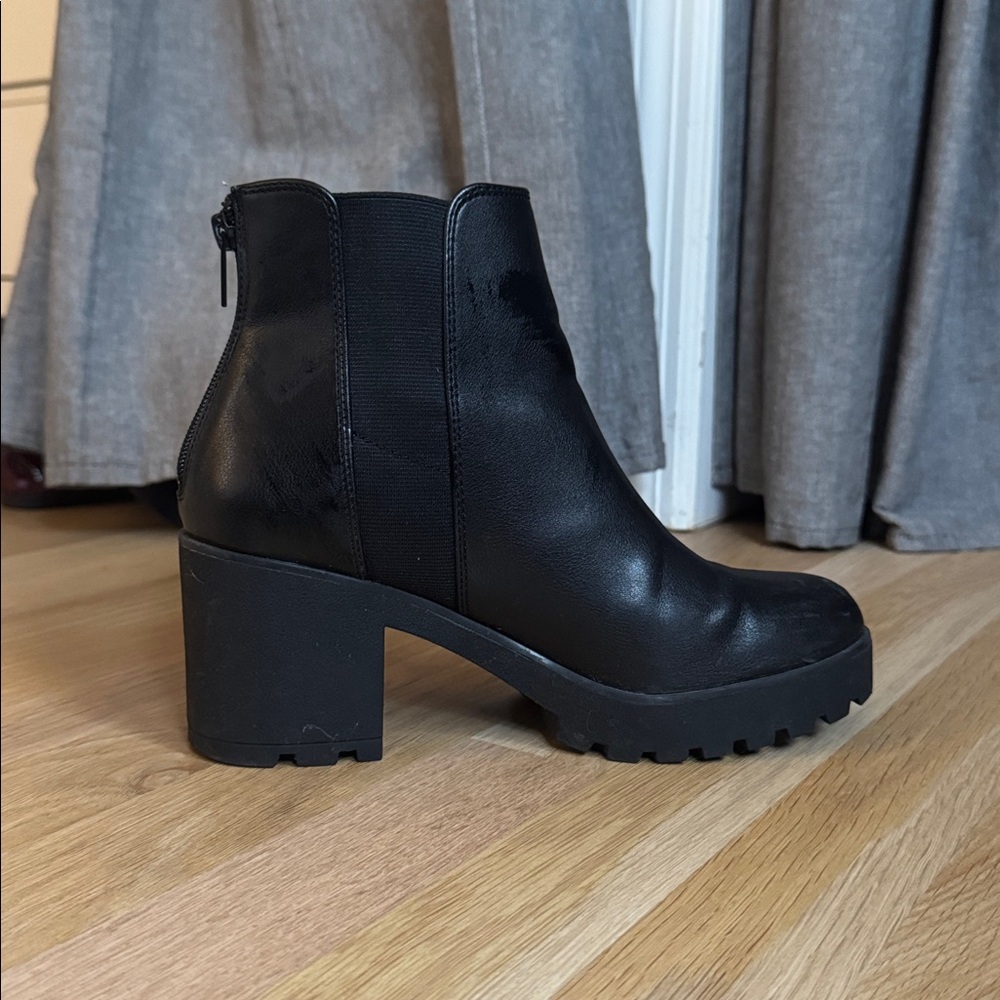 Aldo boots 8